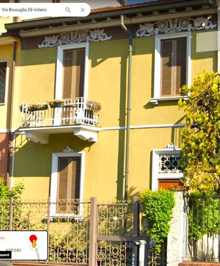 Apartment In Villa Milano