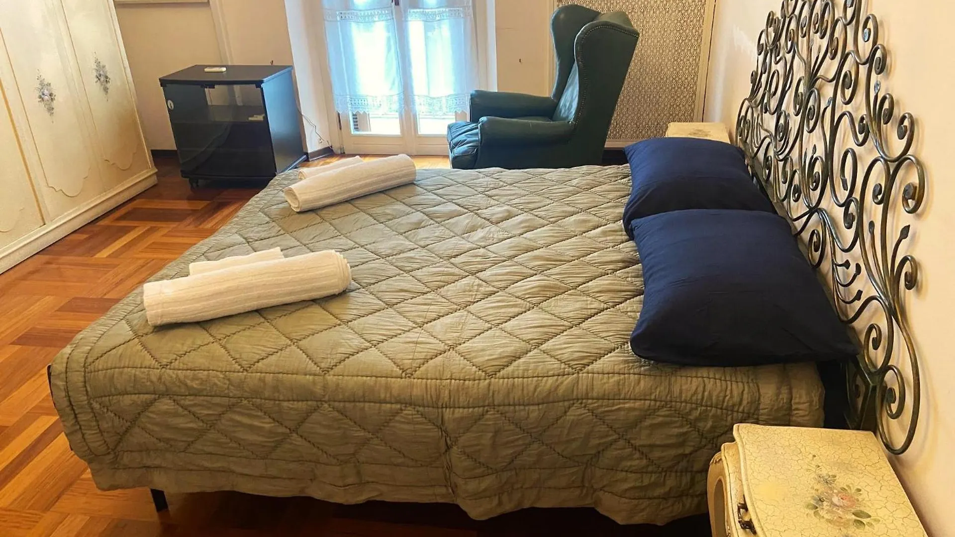 Apartment In Villa Milano