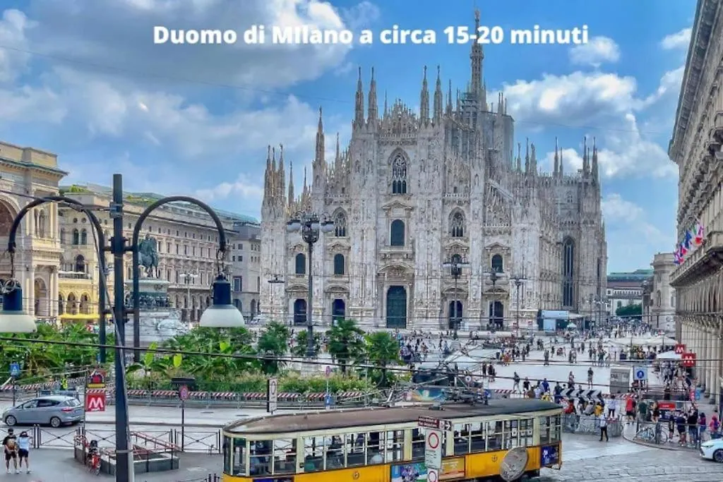Apartment In Villa Milano